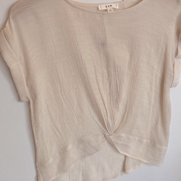 (A11) E&M Inverted knot tie front shortsleeved cream top, Size Large, NWT - Picture 4 of 6